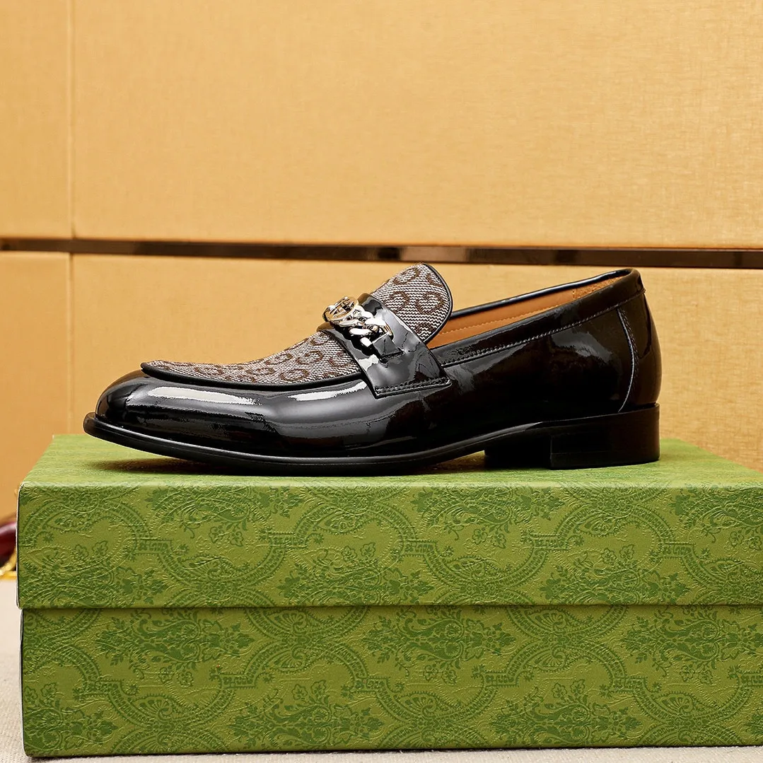 Men's shoes 💰460 💐 Product trademark: GUCCI "Gucci" casual leather shoes Regular size: 38-44 (45.46.47🉑️customized) Product materials: Selected imported first-layer calfskin upper + classic hardware buckle, imported cowhide leather lining. Strong three-dimensional visual effect, combined outsole Color: 1⃣️color optional
